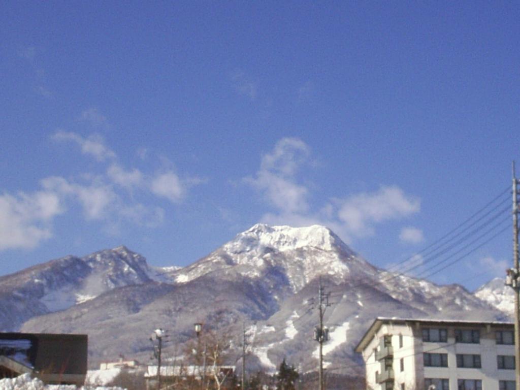 Akakura Yours Inn Миоко Екстериор снимка