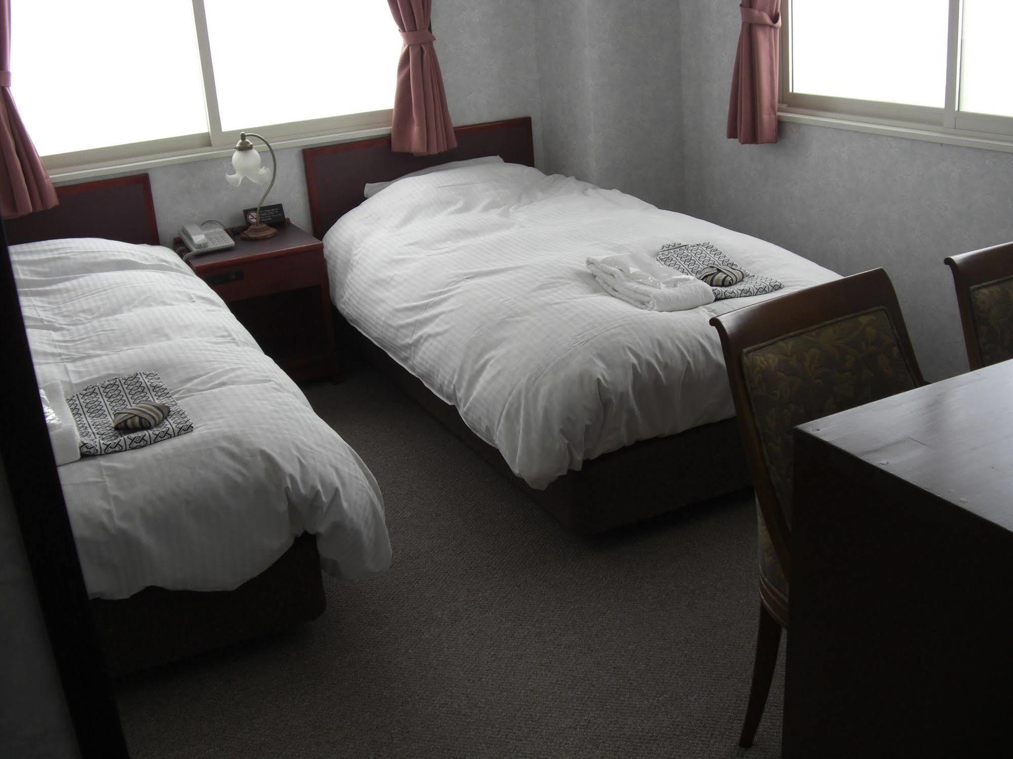 Akakura Yours Inn Миоко Екстериор снимка
