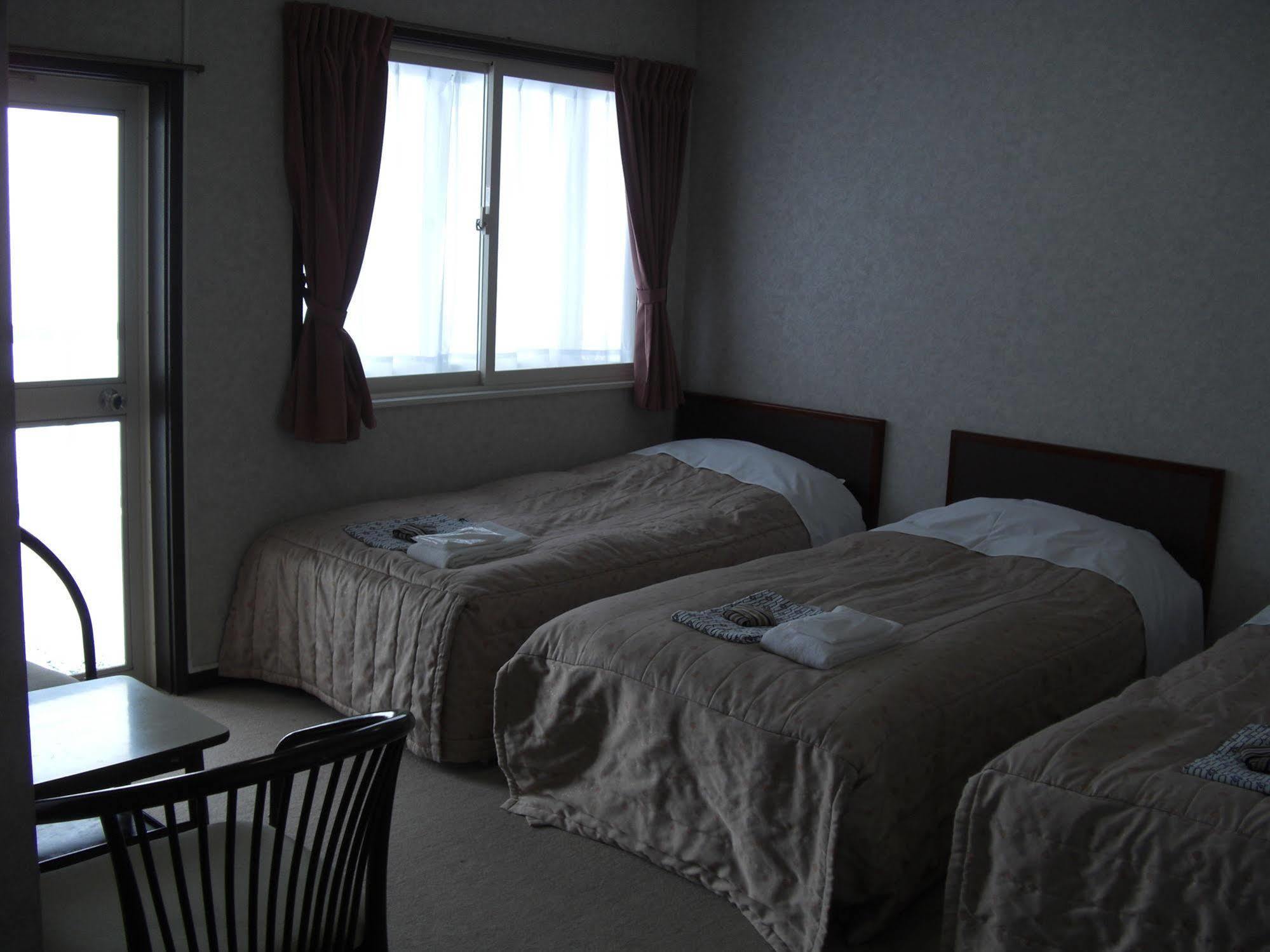 Akakura Yours Inn Миоко Екстериор снимка